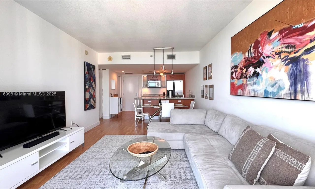 185 SW 7th St # 3908, Miami FL 33130