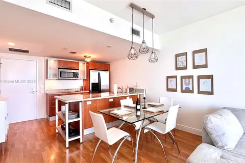 185 SW 7th St # 3908, Miami FL 33130