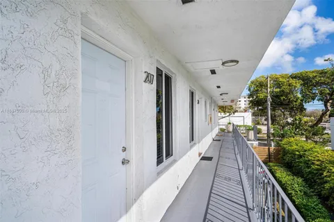 12506 NE 4th Ave # 102, North Miami FL 33161
