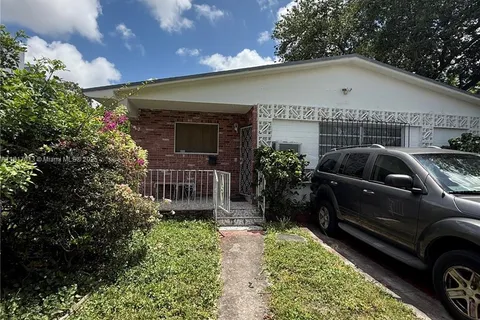1110 NW 41st St, Miami FL 33127