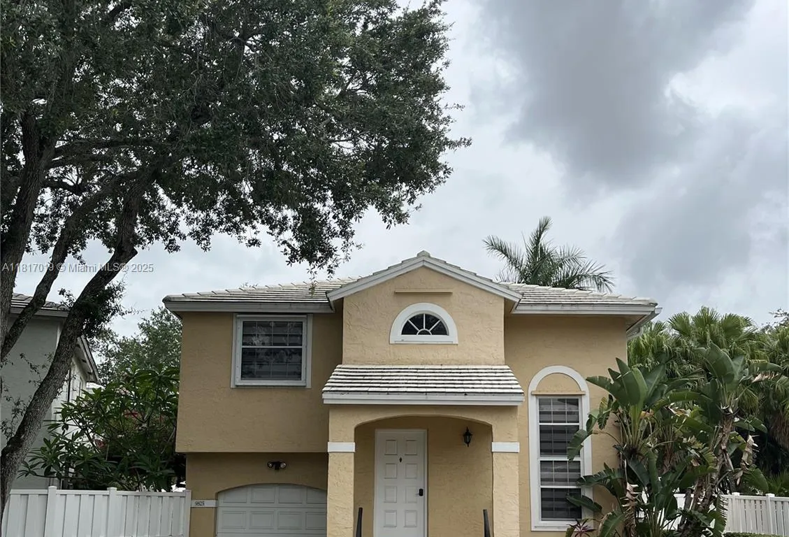 9825 NW 2nd Ct, Plantation FL 33324
