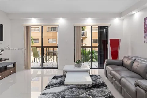 5249 NW 7th St # 203, Miami FL 33126