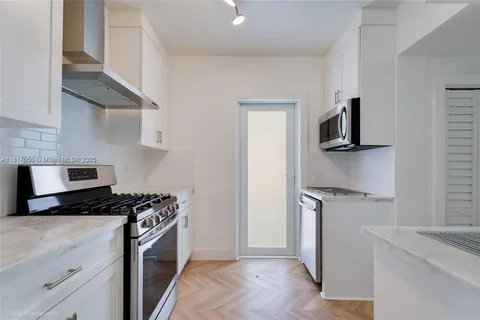 1615 Bay # 1, Miami Beach FL 33141