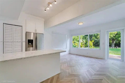1615 Bay # 1, Miami Beach FL 33141