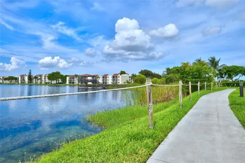 111 Lake Emerald Dr # 307, Oakland Park FL 33309