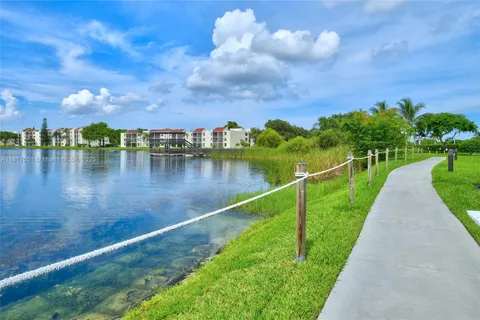 111 Lake Emerald Dr # 307, Oakland Park FL 33309
