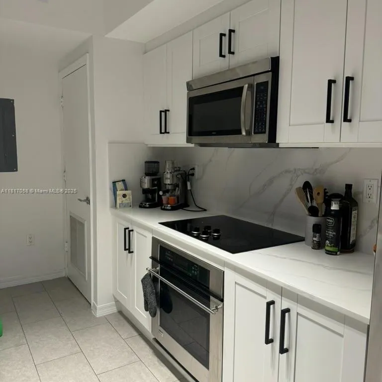 500 Brickell Ave # 1705, Miami FL 33131