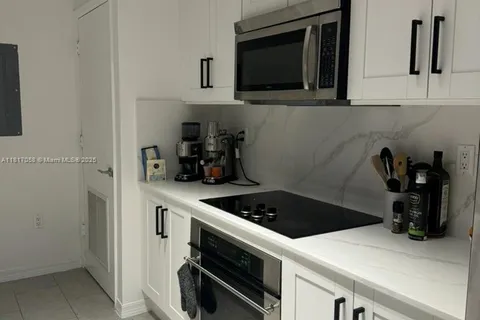 500 Brickell Ave # 1705, Miami FL 33131