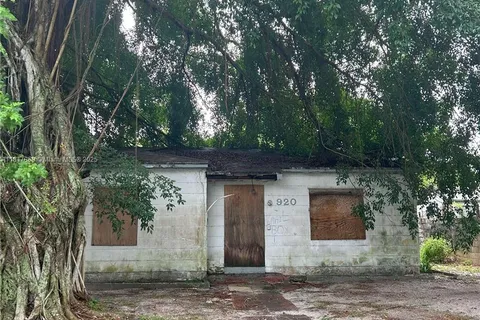 920 NW 122nd St, North Miami FL 33168