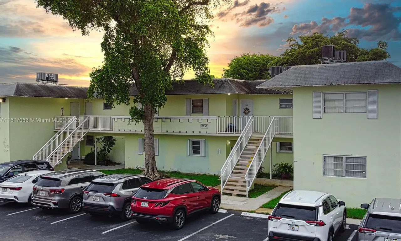 7530 SW 82nd St # G203, Miami FL 33143
