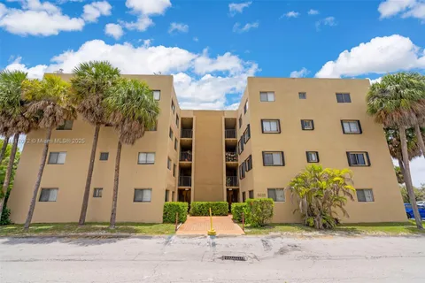 8635 NW 8th St # 104, Miami FL 33126
