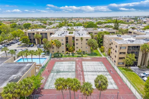 8635 NW 8th St # 104, Miami FL 33126
