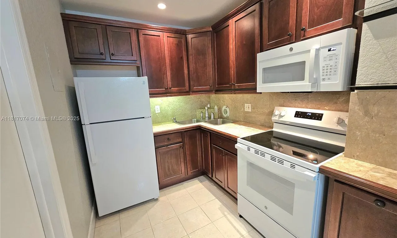 2424 SE 17th Cswy # 204B, Fort Lauderdale FL 33316