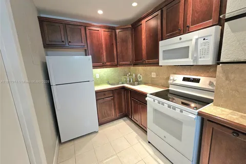 2424 SE 17th Cswy # 204B, Fort Lauderdale FL 33316