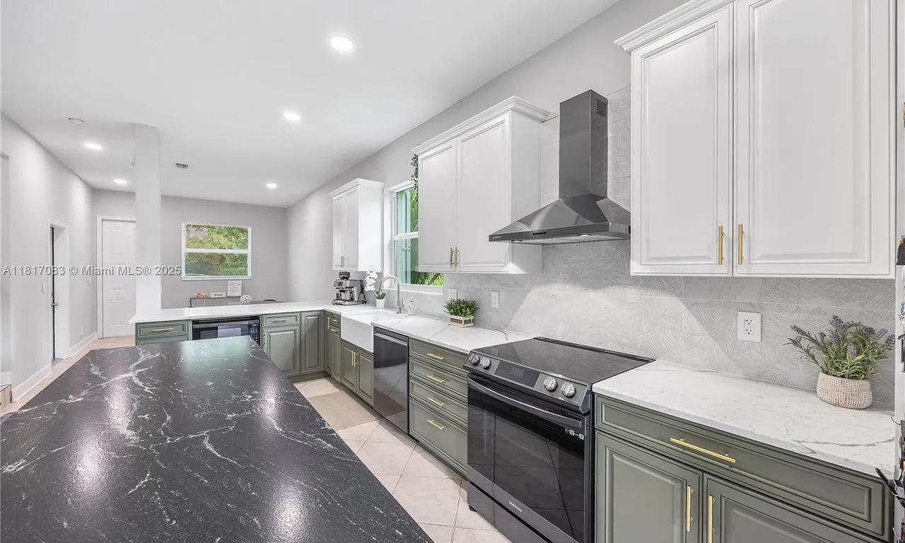 8328 Lagos De Campo Blvd, Tamarac FL 33321
