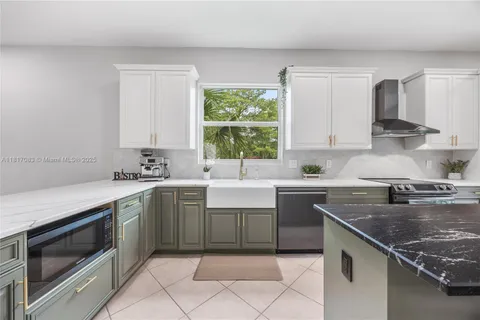 8328 Lagos De Campo Blvd, Tamarac FL 33321