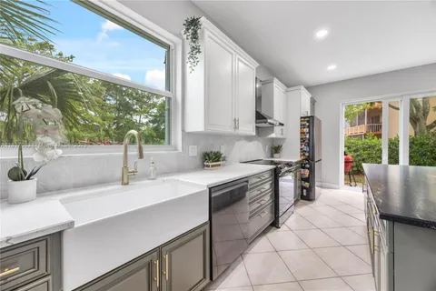 8328 Lagos De Campo Blvd, Tamarac FL 33321