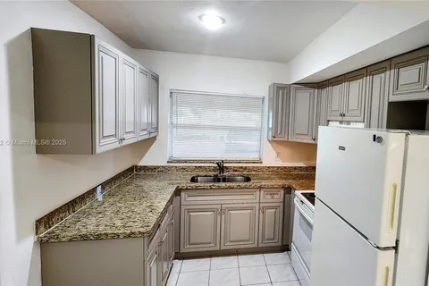 1802 N 22nd Ave, Hollywood FL 33020