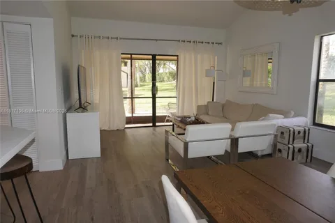 12 Via De Casas Sur # 104, Boynton Beach FL 33426
