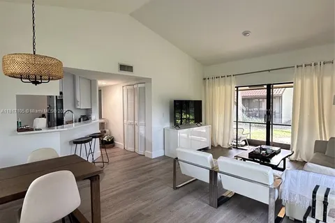 12 Via De Casas Sur # 104, Boynton Beach FL 33426