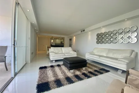 3731 N Country Club Dr # 623, Aventura FL 33180