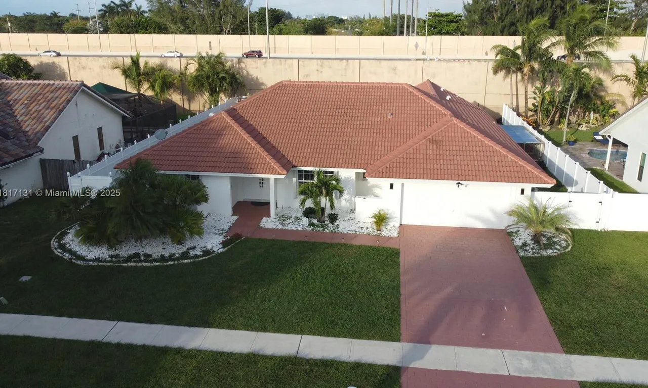 1550 SW 52nd Ter, Plantation FL 33317