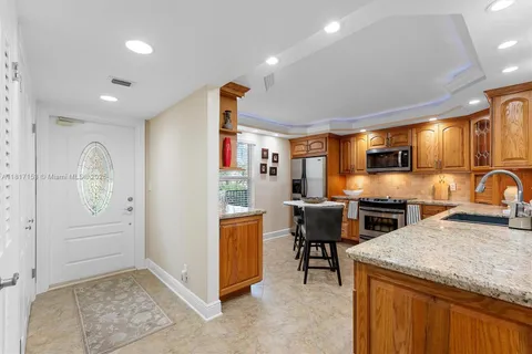 150 S Hollybrook Ter # 201, Pembroke Pines FL 33025