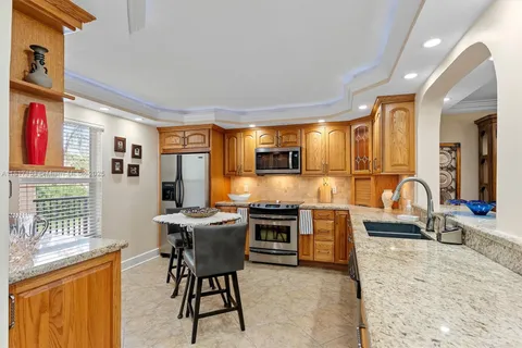 150 S Hollybrook Ter # 201, Pembroke Pines FL 33025
