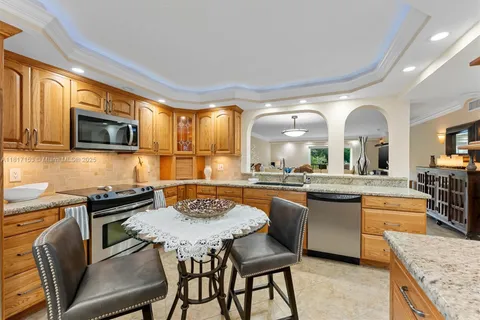 150 S Hollybrook Ter # 201, Pembroke Pines FL 33025