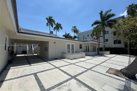 2724 NE 15th St # 4, Fort Lauderdale FL 33304