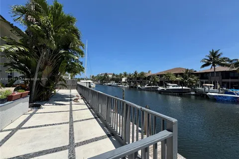 2724 NE 15th St # 4, Fort Lauderdale FL 33304