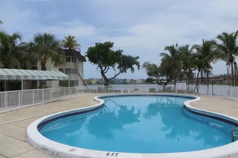 1400 NE 191st St # 308, Miami FL 33179