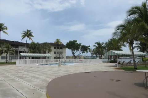 1400 NE 191st St # 308, Miami FL 33179