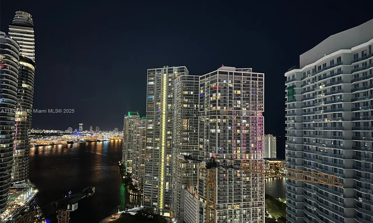 31 SE 5th St # 3916, Miami FL 33131