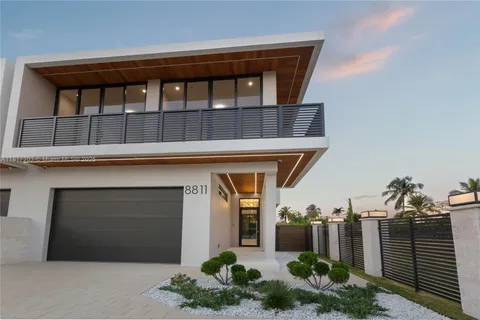 8811 SW 56 St, Miami FL 33165