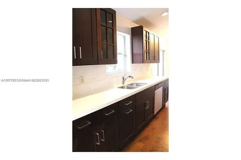 9462 NW 8th Cir, Plantation FL 33324