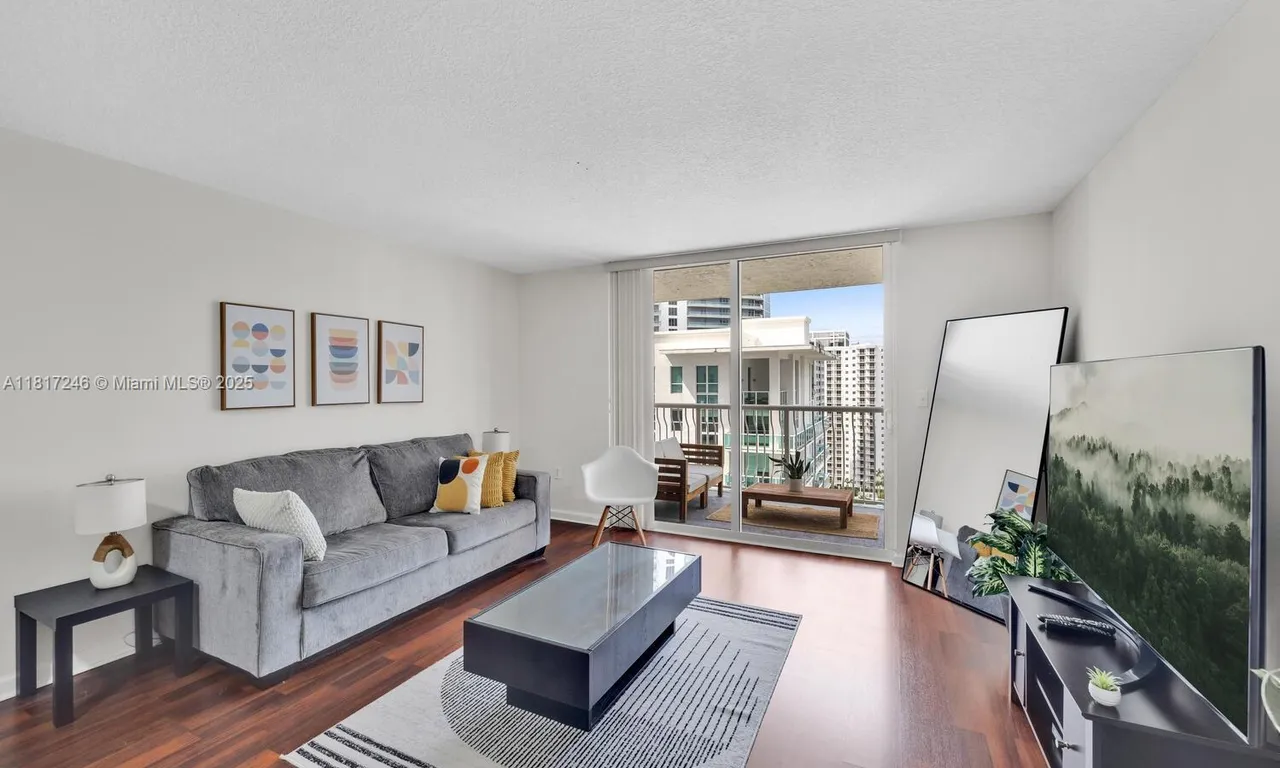 1200 Brickell Bay Dr # 2619, Miami FL 33131