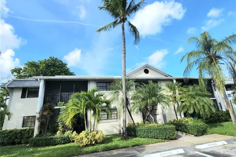 935 NE 199th St # 16, Miami FL 33179