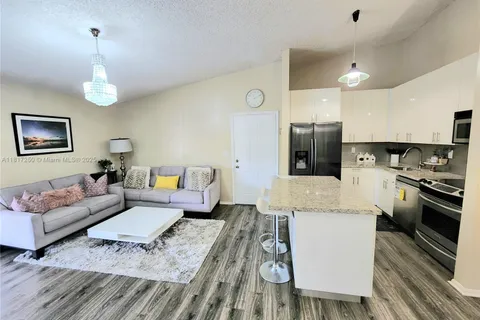 935 NE 199th St # 16, Miami FL 33179