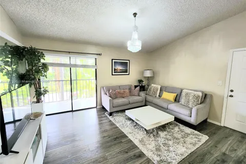 935 NE 199th St # 16, Miami FL 33179