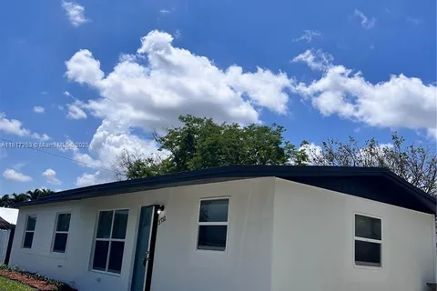 3731 SW 58th Ter, Davie FL 33314