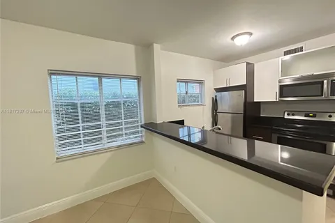 1034 Lenox Ave # 5, Miami Beach FL 33139