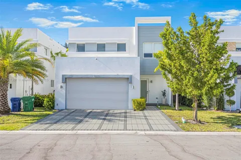 10373 NW 68th Ter, Doral FL 33178