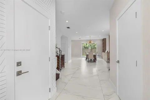 10373 NW 68th Ter, Doral FL 33178