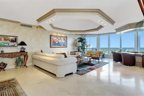 21150 Point Pl # 1101, Aventura FL 33180