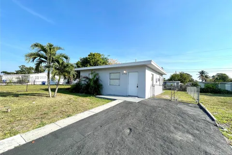 2750 NW 4th Ct, Pompano Beach FL 33069