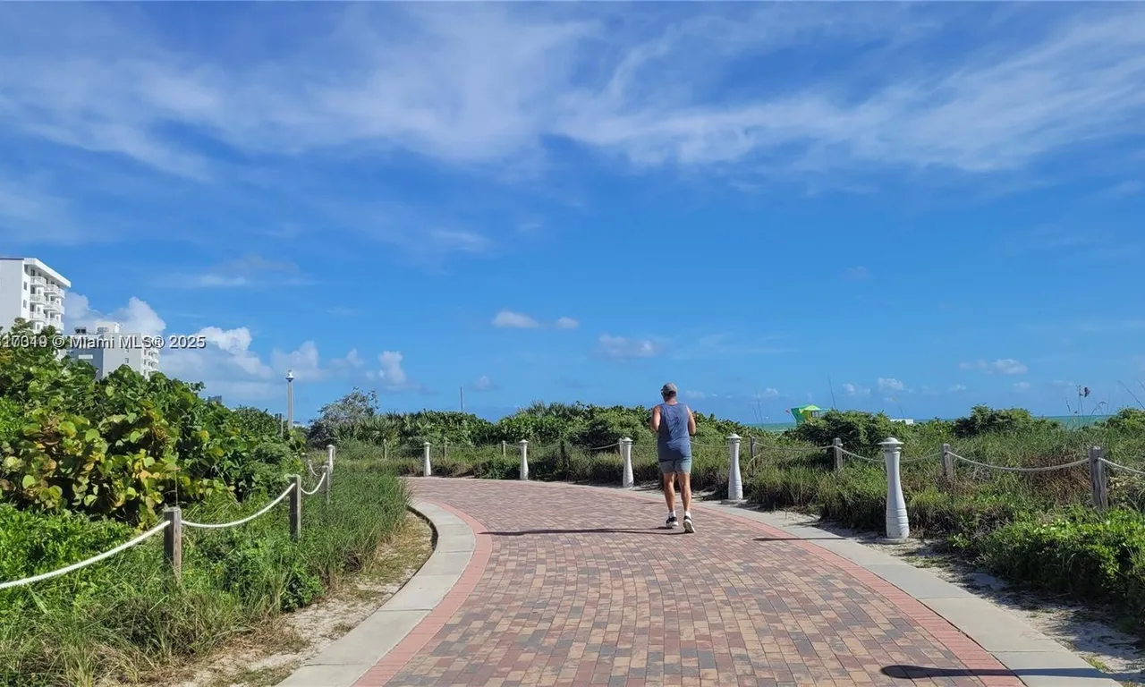 335 Ocean Dr # 215, Miami Beach FL 33139