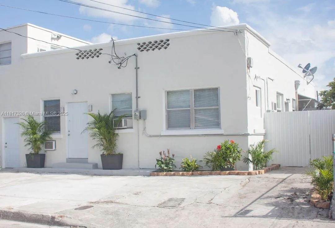 1827 NW Flagler Ter, Miami FL 33125