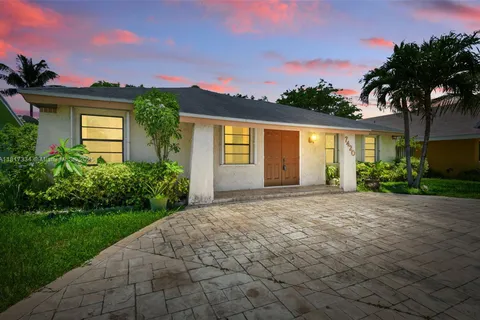 7420 SW 14th Pl, North Lauderdale FL 33068