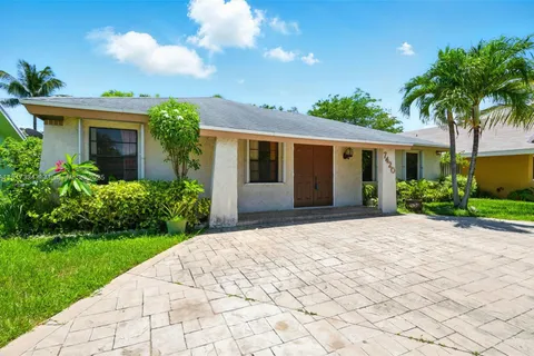 7420 SW 14th Pl, North Lauderdale FL 33068